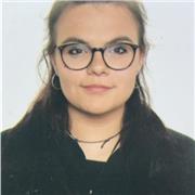 Estudiante universitaria se ofrece para clases de inglés de Primaria